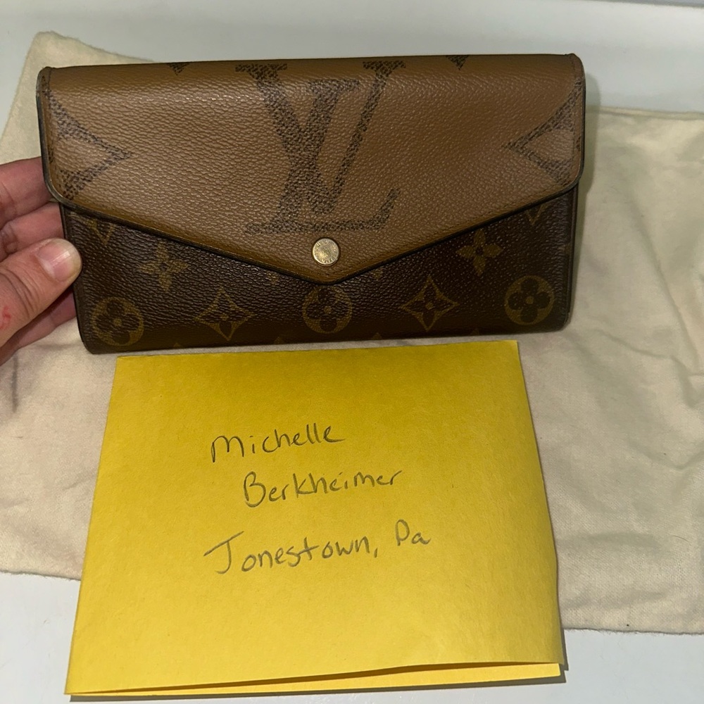 Louis Vuitton Reverse Sarah wallet
